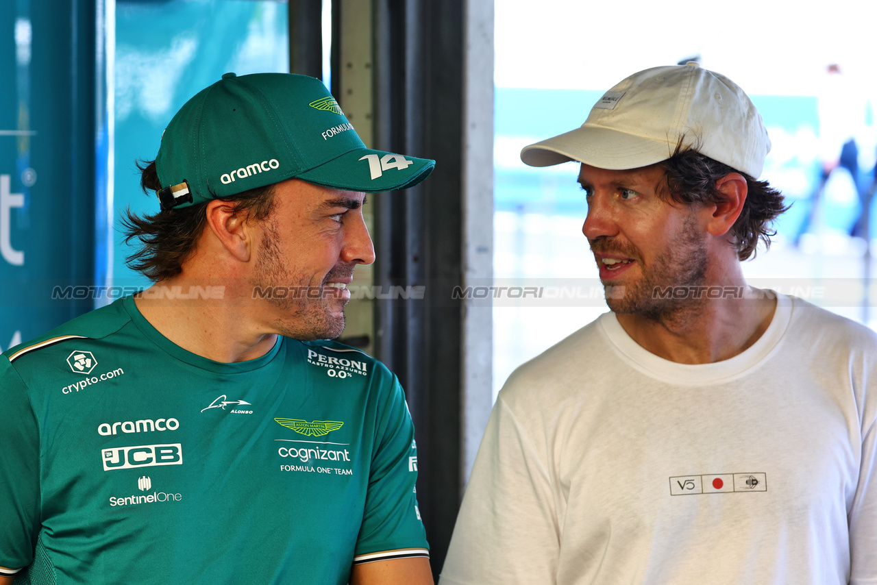 GP GIAPPONE, (L to R): Fernando Alonso (ESP) Aston Martin F1 Team with Sebastian Vettel (GER).

21.09.2023. Formula 1 World Championship, Rd 17, Japanese Grand Prix, Suzuka, Japan, Preparation Day.

 - www.xpbimages.com, EMail: requests@xpbimages.com © Copyright: Coates / XPB Images