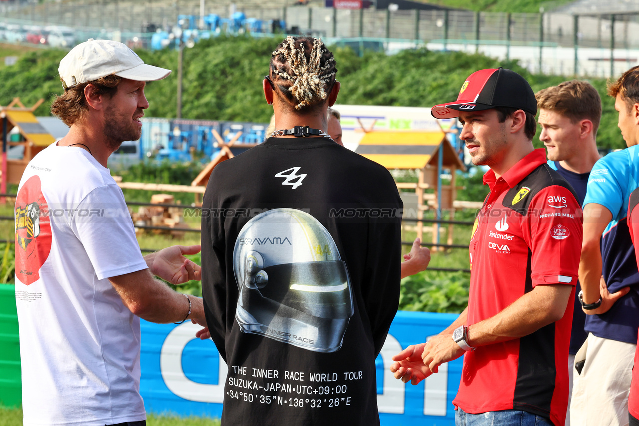 GP GIAPPONE, (L to R): Sebastian Vettel (GER) with Lewis Hamilton (GBR) Mercedes AMG F1 e Charles Leclerc (MON) Ferrari - Bee Hotel at Buzzin' Corner. 

21.09.2023. Formula 1 World Championship, Rd 17, Japanese Grand Prix, Suzuka, Japan, Preparation Day.

- www.xpbimages.com, EMail: requests@xpbimages.com © Copyright: Batchelor / XPB Images