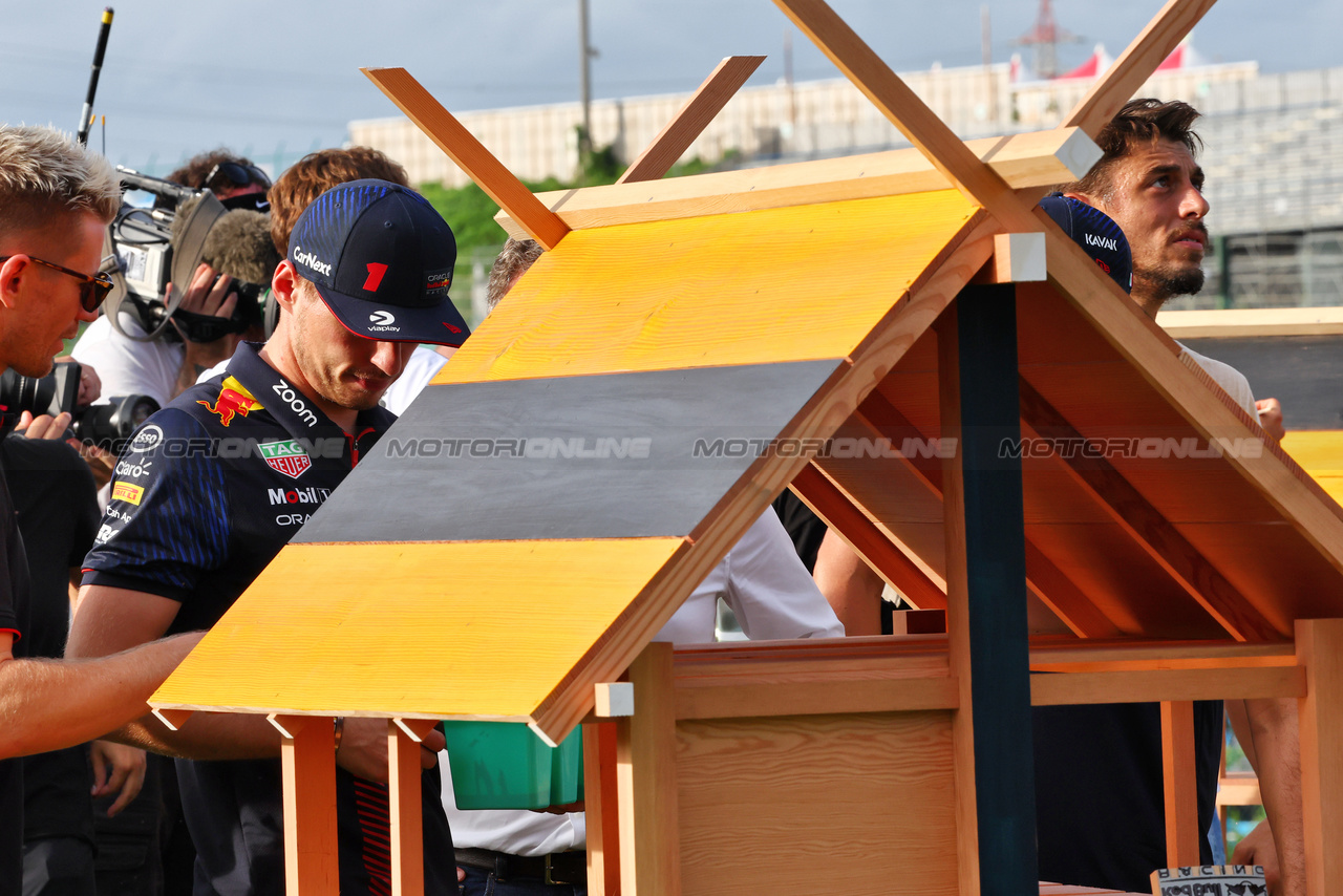 GP GIAPPONE, Max Verstappen (NLD) Red Bull Racing - Bee Hotel at Buzzin' Corner. 

21.09.2023. Formula 1 World Championship, Rd 17, Japanese Grand Prix, Suzuka, Japan, Preparation Day.

- www.xpbimages.com, EMail: requests@xpbimages.com © Copyright: Batchelor / XPB Images