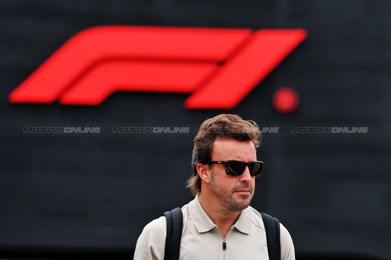 GP GIAPPONE, Carlos Sainz Jr (ESP) Ferrari.

21.09.2023. Formula 1 World Championship, Rd 17, Japanese Grand Prix, Suzuka, Japan, Preparation Day.

- www.xpbimages.com, EMail: requests@xpbimages.com © Copyright: Moy / XPB Images