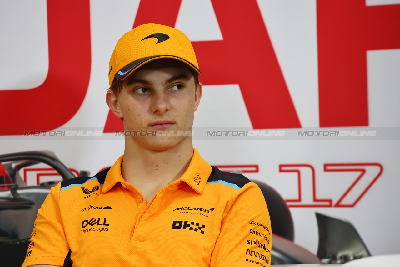 GP GIAPPONE, Oscar Piastri (AUS) McLaren in the FIA Press Conference.

21.09.2023. Formula 1 World Championship, Rd 17, Japanese Grand Prix, Suzuka, Japan, Preparation Day.

- www.xpbimages.com, EMail: requests@xpbimages.com © Copyright: Batchelor / XPB Images