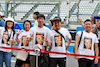 GP GIAPPONE, Circuit Atmosfera - Valtteri Bottas (FIN) Alfa Romeo F1 Team fans in the pits.
21.09.2023. Formula 1 World Championship, Rd 17, Japanese Grand Prix, Suzuka, Japan, Preparation Day.
- www.xpbimages.com, EMail: requests@xpbimages.com © Copyright: Moy / XPB Images