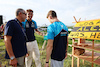 GP GIAPPONE, (L to R): Stefano Domenicali (ITA) Formula One President e CEO with Alexander Albon (THA) Williams Racing e Logan Sargeant (USA) Williams Racing - Bee Hotel at Buzzin' Corner. 
21.09.2023. Formula 1 World Championship, Rd 17, Japanese Grand Prix, Suzuka, Japan, Preparation Day.
- www.xpbimages.com, EMail: requests@xpbimages.com © Copyright: Batchelor / XPB Images