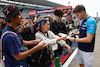 GP GIAPPONE, Logan Sargeant (USA) Williams Racing with fans in the pits.
21.09.2023. Formula 1 World Championship, Rd 17, Japanese Grand Prix, Suzuka, Japan, Preparation Day.
- www.xpbimages.com, EMail: requests@xpbimages.com © Copyright: Batchelor / XPB Images