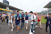 GP GIAPPONE, Logan Sargeant (USA) Williams Racing walks the circuit with Gaetan Jego, Williams Racing Gara Engineer, e Ben Jacobs (AUS) Williams Racing Personal Trainer.
21.09.2023. Formula 1 World Championship, Rd 17, Japanese Grand Prix, Suzuka, Japan, Preparation Day.
- www.xpbimages.com, EMail: requests@xpbimages.com © Copyright: Batchelor / XPB Images