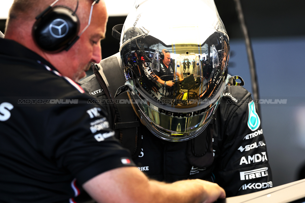 GP GIAPPONE, Lewis Hamilton (GBR) Mercedes AMG F1.

23.09.2023. Formula 1 World Championship, Rd 17, Japanese Grand Prix, Suzuka, Japan, Qualifiche Day.

- www.xpbimages.com, EMail: requests@xpbimages.com © Copyright: Batchelor / XPB Images