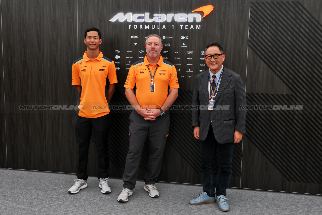 GP GIAPPONE, (L to R): Ryo Hirakawa (JPN) McLaren Reserve Driver with Zak Brown (USA) McLaren Executive Director e Akio Toyoda (JPN) President Toyota Motor Corporation.

23.09.2023. Formula 1 World Championship, Rd 17, Japanese Grand Prix, Suzuka, Japan, Qualifiche Day.

- www.xpbimages.com, EMail: requests@xpbimages.com © Copyright: Moy / XPB Images