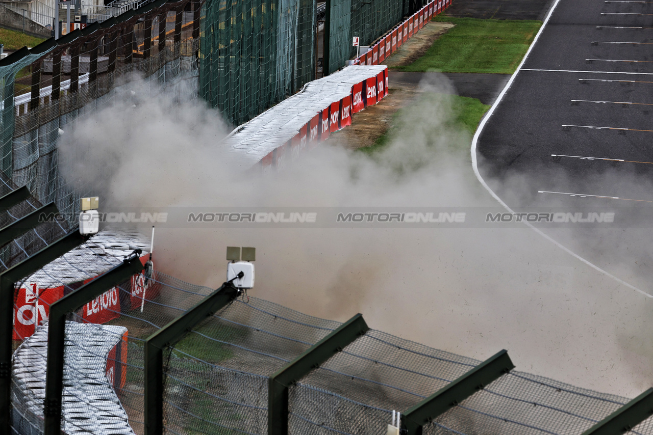 GP GIAPPONE, Logan Sargeant (USA) Williams Racing FW45 crashed during qualifying.

23.09.2023. Formula 1 World Championship, Rd 17, Japanese Grand Prix, Suzuka, Japan, Qualifiche Day.

- www.xpbimages.com, EMail: requests@xpbimages.com © Copyright: Moy / XPB Images