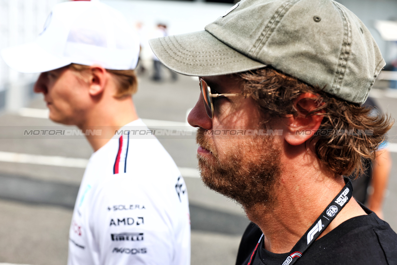 GP GIAPPONE, Sebastian Vettel (GER) with Mick Schumacher (GER) Mercedes AMG F1 Reserve Driver.

23.09.2023. Formula 1 World Championship, Rd 17, Japanese Grand Prix, Suzuka, Japan, Qualifiche Day.

 - www.xpbimages.com, EMail: requests@xpbimages.com © Copyright: Coates / XPB Images