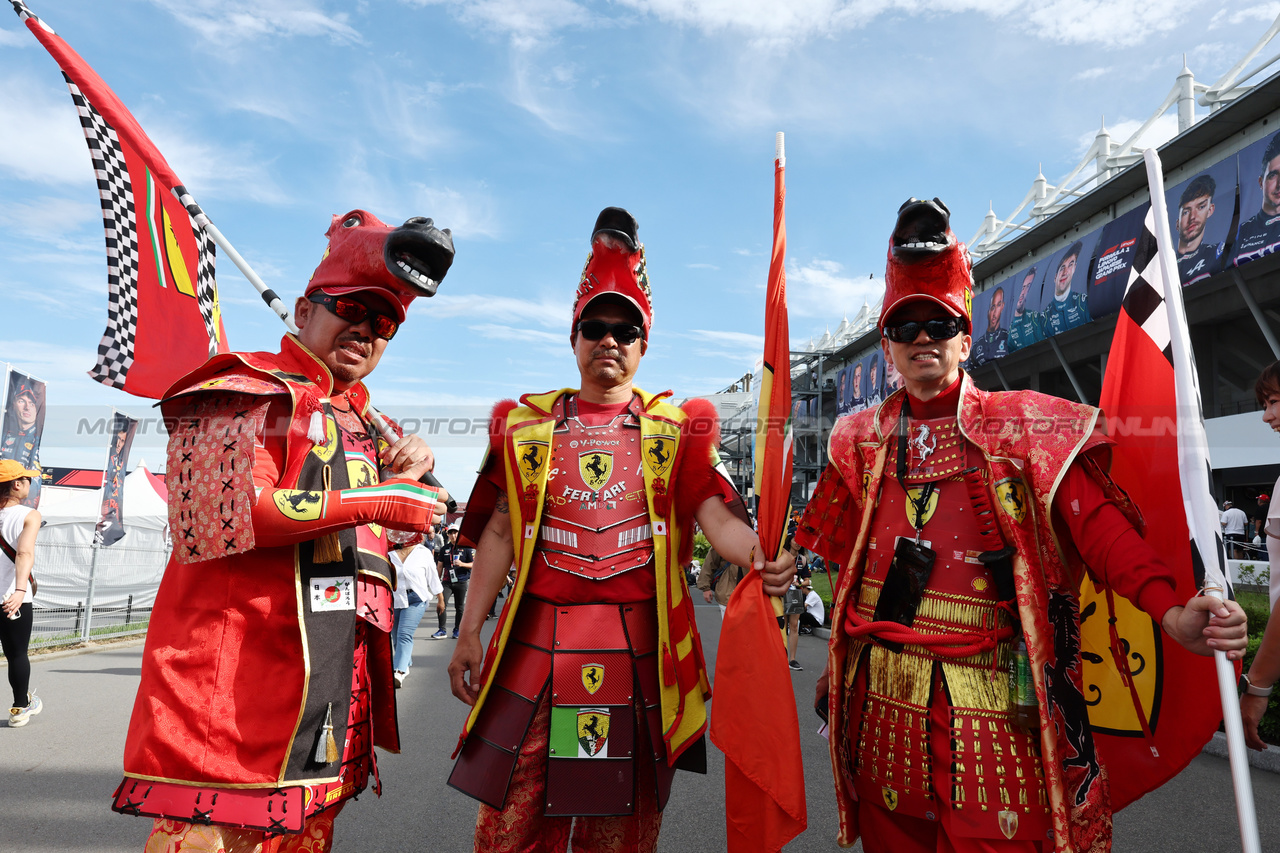 GP GIAPPONE, Circuit Atmosfera - Ferrari fans.

23.09.2023. Formula 1 World Championship, Rd 17, Japanese Grand Prix, Suzuka, Japan, Qualifiche Day.

- www.xpbimages.com, EMail: requests@xpbimages.com © Copyright: Moy / XPB Images