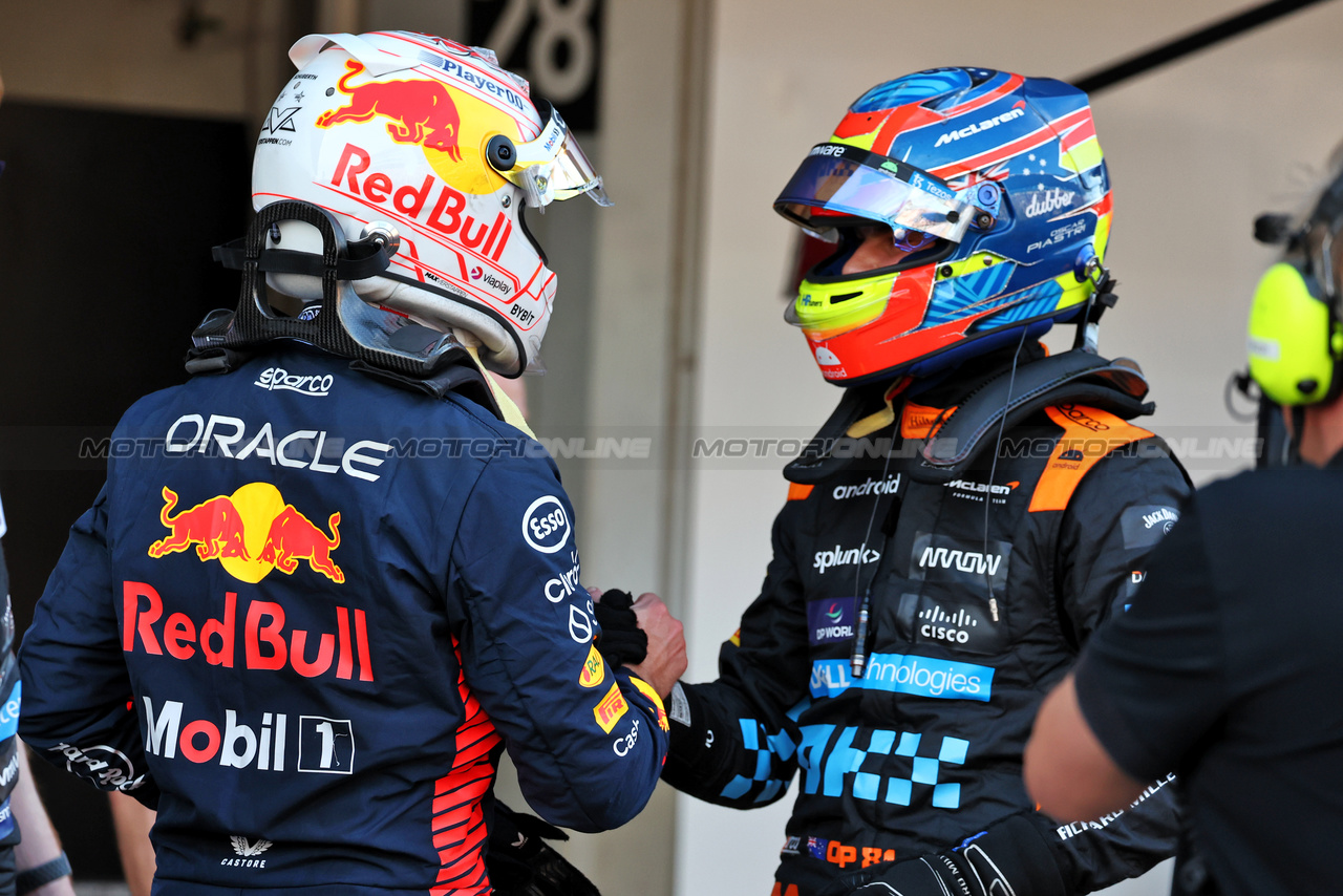 GP GIAPPONE, (L to R): Pole sitter Max Verstappen (NLD) Red Bull Racing in qualifying parc ferme with second placed Lando Norris (GBR) McLaren.

23.09.2023. Formula 1 World Championship, Rd 17, Japanese Grand Prix, Suzuka, Japan, Qualifiche Day.

- www.xpbimages.com, EMail: requests@xpbimages.com © Copyright: Moy / XPB Images