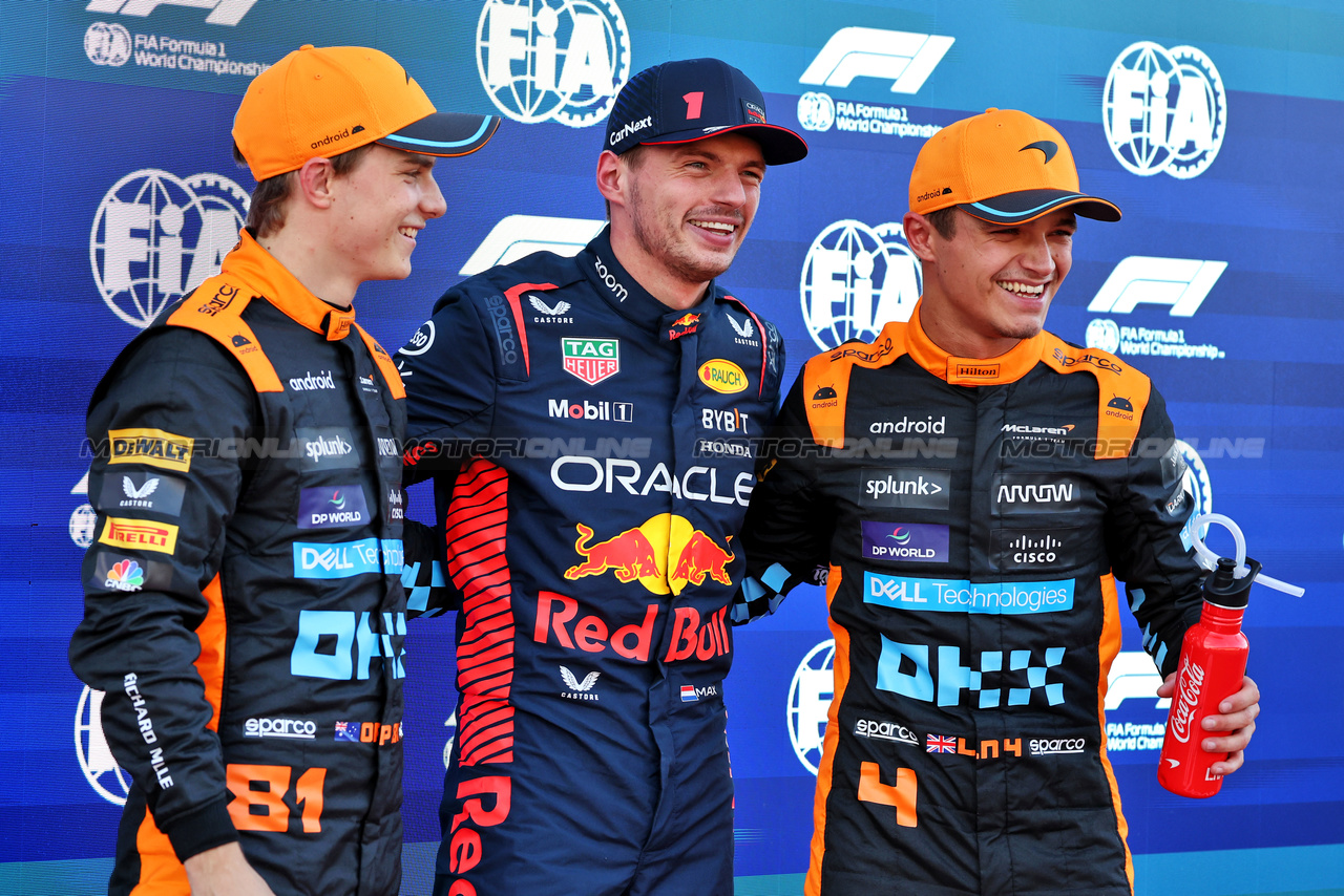 GP GIAPPONE, Qualifiche top three in parc ferme (L to R): Oscar Piastri (AUS) McLaren, second; Max Verstappen (NLD) Red Bull Racing, pole position; Lando Norris (GBR) McLaren, third.

23.09.2023. Formula 1 World Championship, Rd 17, Japanese Grand Prix, Suzuka, Japan, Qualifiche Day.

- www.xpbimages.com, EMail: requests@xpbimages.com © Copyright: Moy / XPB Images