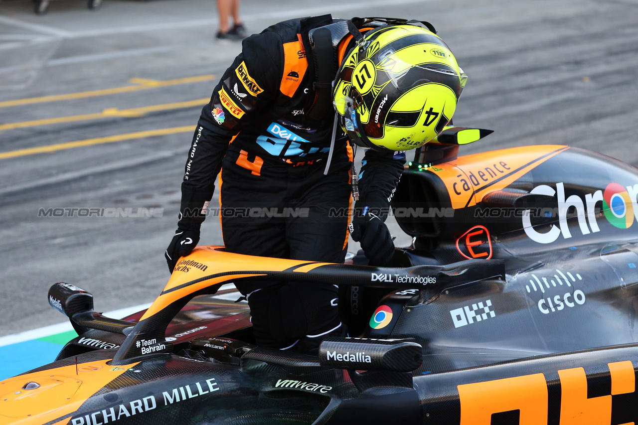 GP GIAPPONE, Lando Norris (GBR) McLaren MCL60 in qualifying parc ferme.

23.09.2023. Formula 1 World Championship, Rd 17, Japanese Grand Prix, Suzuka, Japan, Qualifiche Day.

- www.xpbimages.com, EMail: requests@xpbimages.com © Copyright: Batchelor / XPB Images