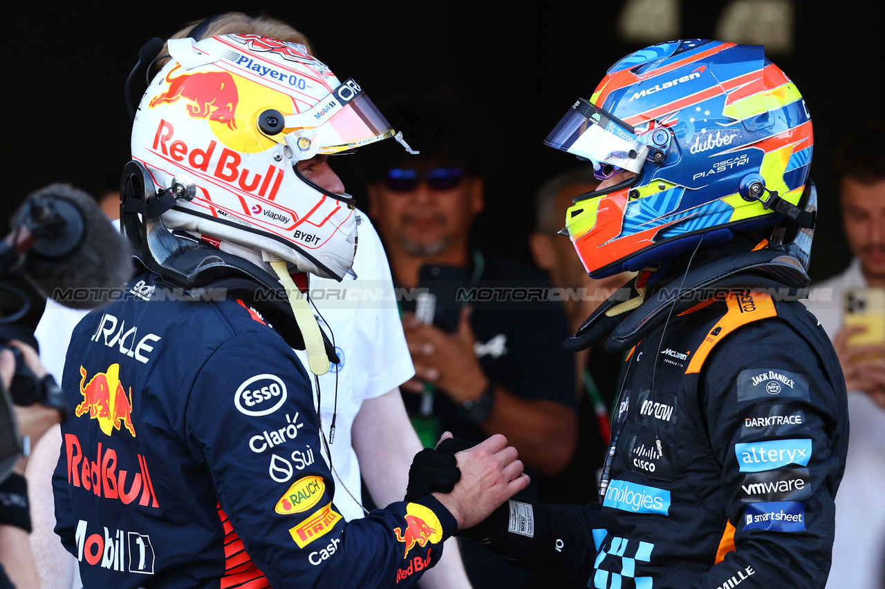 GP GIAPPONE, (L to R): Max Verstappen (NLD) Red Bull Racing celebrates his pole position in qualifying parc ferme with second placed Oscar Piastri (AUS) McLaren.

23.09.2023. Formula 1 World Championship, Rd 17, Japanese Grand Prix, Suzuka, Japan, Qualifiche Day.

- www.xpbimages.com, EMail: requests@xpbimages.com © Copyright: Batchelor / XPB Images