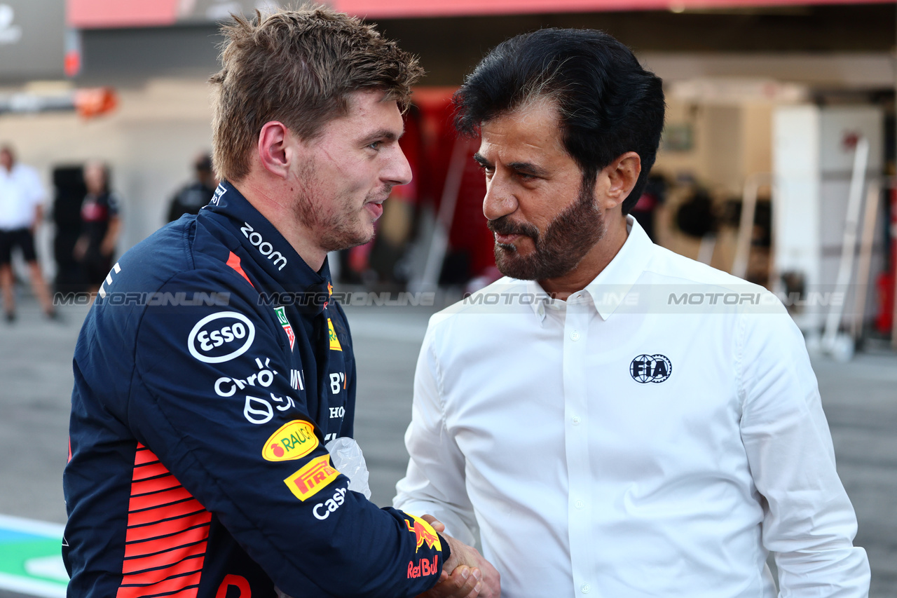 GP GIAPPONE, (L to R): Max Verstappen (NLD) Red Bull Racing celebrates his pole position in qualifying parc ferme with Mohammed Bin Sulayem (UAE) FIA President.

23.09.2023. Formula 1 World Championship, Rd 17, Japanese Grand Prix, Suzuka, Japan, Qualifiche Day.

- www.xpbimages.com, EMail: requests@xpbimages.com © Copyright: Batchelor / XPB Images