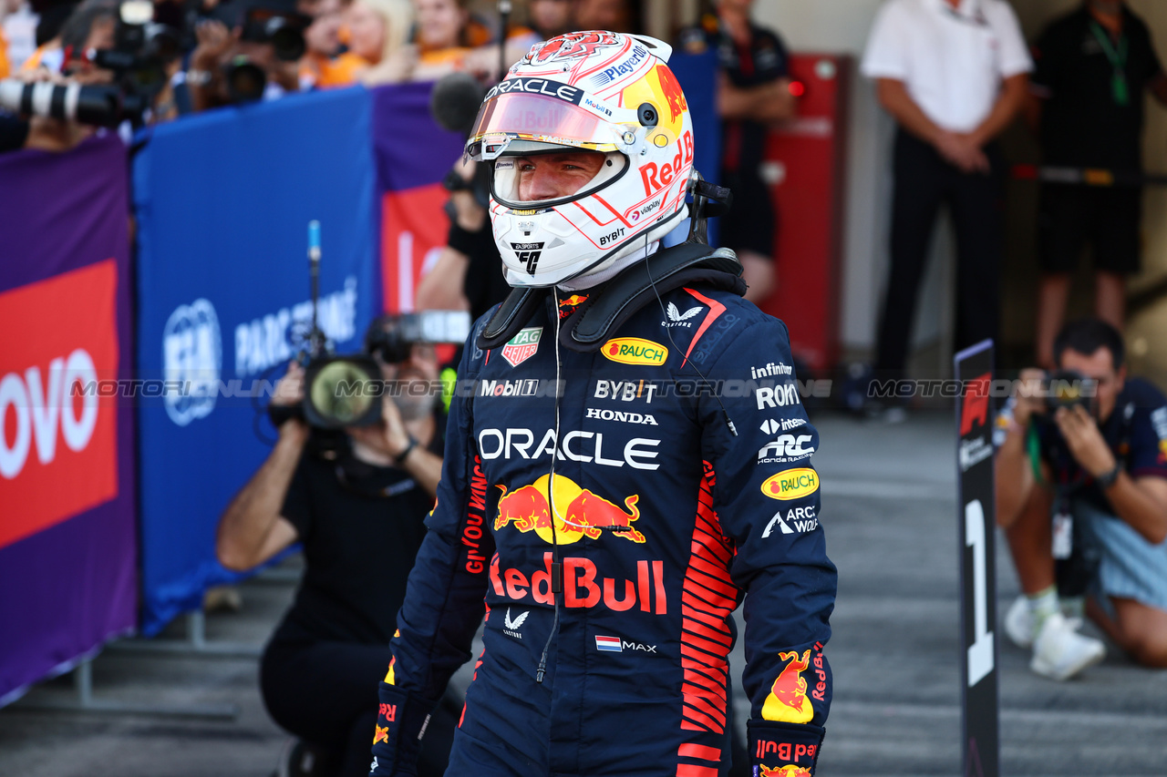GP GIAPPONE, Max Verstappen (NLD) Red Bull Racing celebrates his pole position in qualifying parc ferme.

23.09.2023. Formula 1 World Championship, Rd 17, Japanese Grand Prix, Suzuka, Japan, Qualifiche Day.

- www.xpbimages.com, EMail: requests@xpbimages.com © Copyright: Batchelor / XPB Images