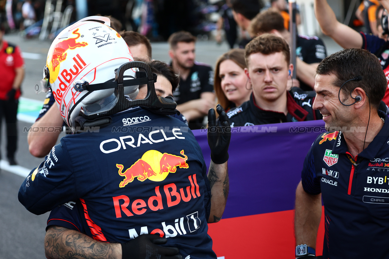 GP GIAPPONE, Max Verstappen (NLD) Red Bull Racing celebrates his pole position in qualifying parc ferme.

23.09.2023. Formula 1 World Championship, Rd 17, Japanese Grand Prix, Suzuka, Japan, Qualifiche Day.

- www.xpbimages.com, EMail: requests@xpbimages.com © Copyright: Batchelor / XPB Images