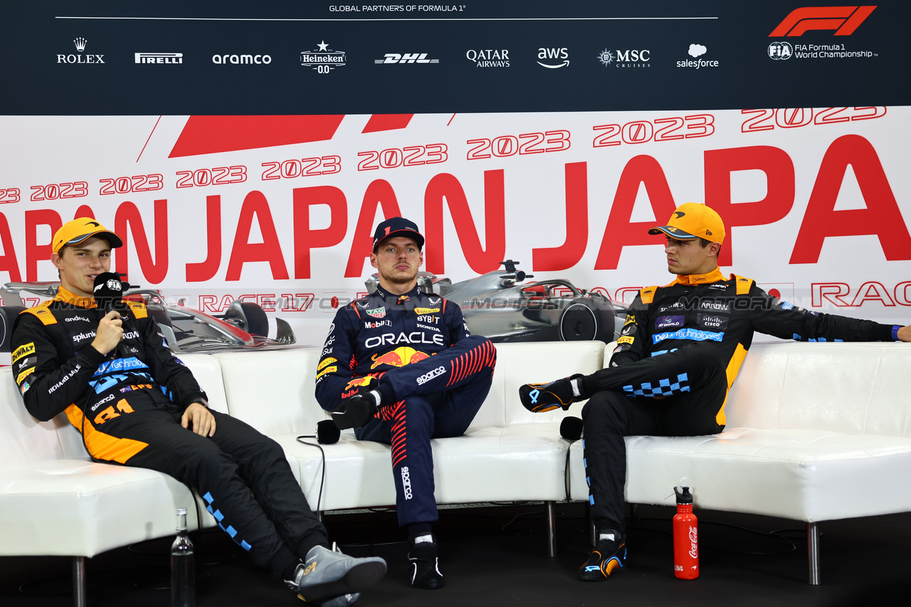 GP GIAPPONE, Qualifiche top three in the FIA Press Conference (L to R): Oscar Piastri (AUS) McLaren, second; Max Verstappen (NLD) Red Bull Racing, pole position; Lando Norris (GBR) McLaren, third.

23.09.2023. Formula 1 World Championship, Rd 17, Japanese Grand Prix, Suzuka, Japan, Qualifiche Day.

- www.xpbimages.com, EMail: requests@xpbimages.com © Copyright: Batchelor / XPB Images