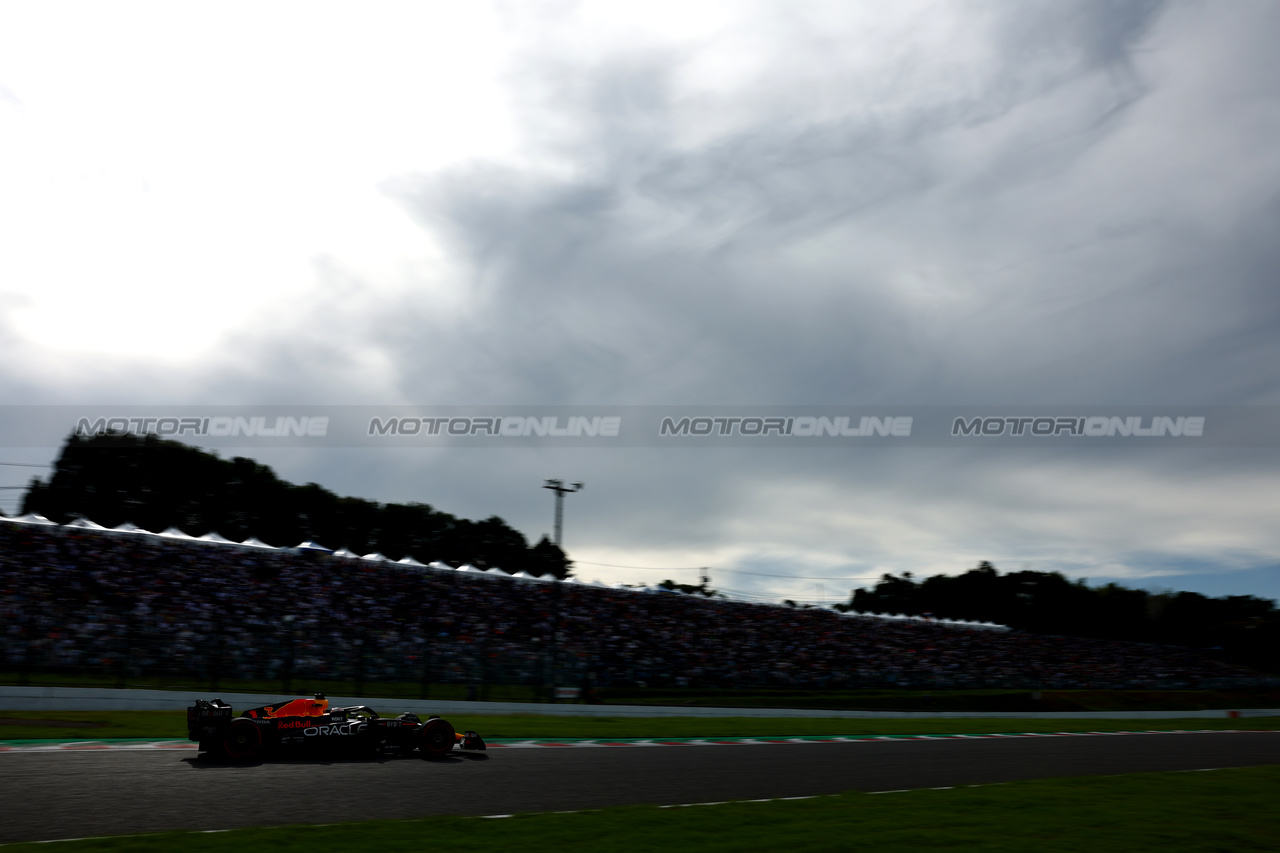 GP GIAPPONE, Max Verstappen (NLD) Red Bull Racing RB19.

23.09.2023. Formula 1 World Championship, Rd 17, Japanese Grand Prix, Suzuka, Japan, Qualifiche Day.

- www.xpbimages.com, EMail: requests@xpbimages.com © Copyright: Charniaux / XPB Images