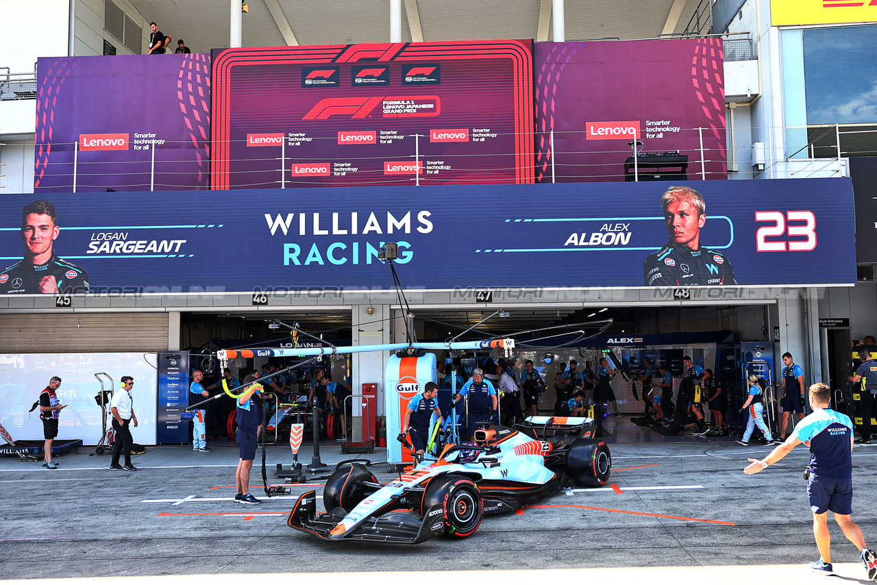 GP GIAPPONE, Alexander Albon (THA) Williams Racing FW45 leaves the pits.

23.09.2023. Formula 1 World Championship, Rd 17, Japanese Grand Prix, Suzuka, Japan, Qualifiche Day.

- www.xpbimages.com, EMail: requests@xpbimages.com © Copyright: Batchelor / XPB Images