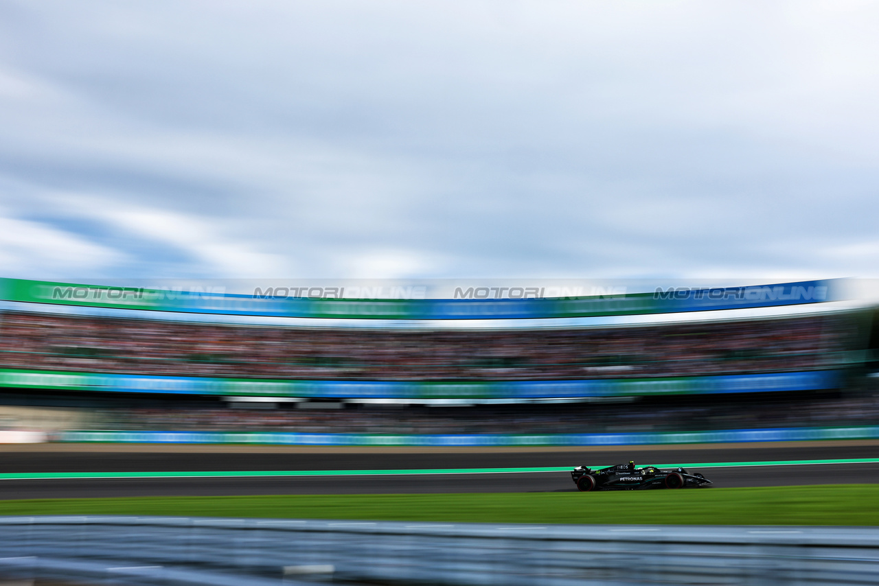 GP GIAPPONE, Lewis Hamilton (GBR) Mercedes AMG F1 W14.

23.09.2023. Formula 1 World Championship, Rd 17, Japanese Grand Prix, Suzuka, Japan, Qualifiche Day.

- www.xpbimages.com, EMail: requests@xpbimages.com © Copyright: Charniaux / XPB Images