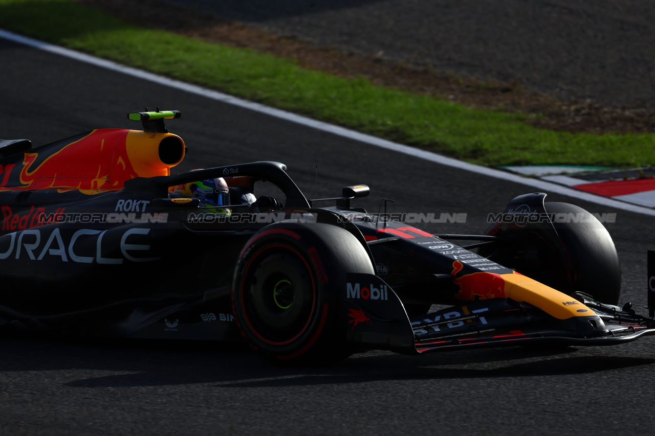 GP GIAPPONE, Sergio Perez (MEX) Red Bull Racing RB19.

23.09.2023. Formula 1 World Championship, Rd 17, Japanese Grand Prix, Suzuka, Japan, Qualifiche Day.

 - www.xpbimages.com, EMail: requests@xpbimages.com © Copyright: Coates / XPB Images