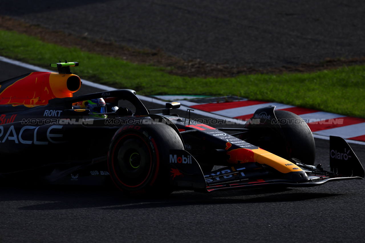 GP GIAPPONE, Sergio Perez (MEX) Red Bull Racing RB19.

23.09.2023. Formula 1 World Championship, Rd 17, Japanese Grand Prix, Suzuka, Japan, Qualifiche Day.

 - www.xpbimages.com, EMail: requests@xpbimages.com © Copyright: Coates / XPB Images