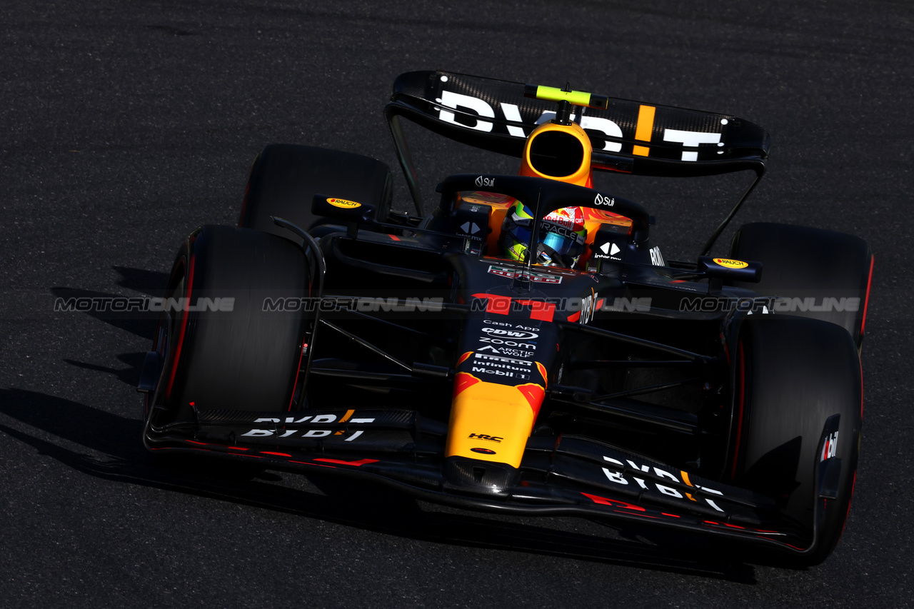 GP GIAPPONE, Sergio Perez (MEX) Red Bull Racing RB19.

23.09.2023. Formula 1 World Championship, Rd 17, Japanese Grand Prix, Suzuka, Japan, Qualifiche Day.

 - www.xpbimages.com, EMail: requests@xpbimages.com © Copyright: Coates / XPB Images