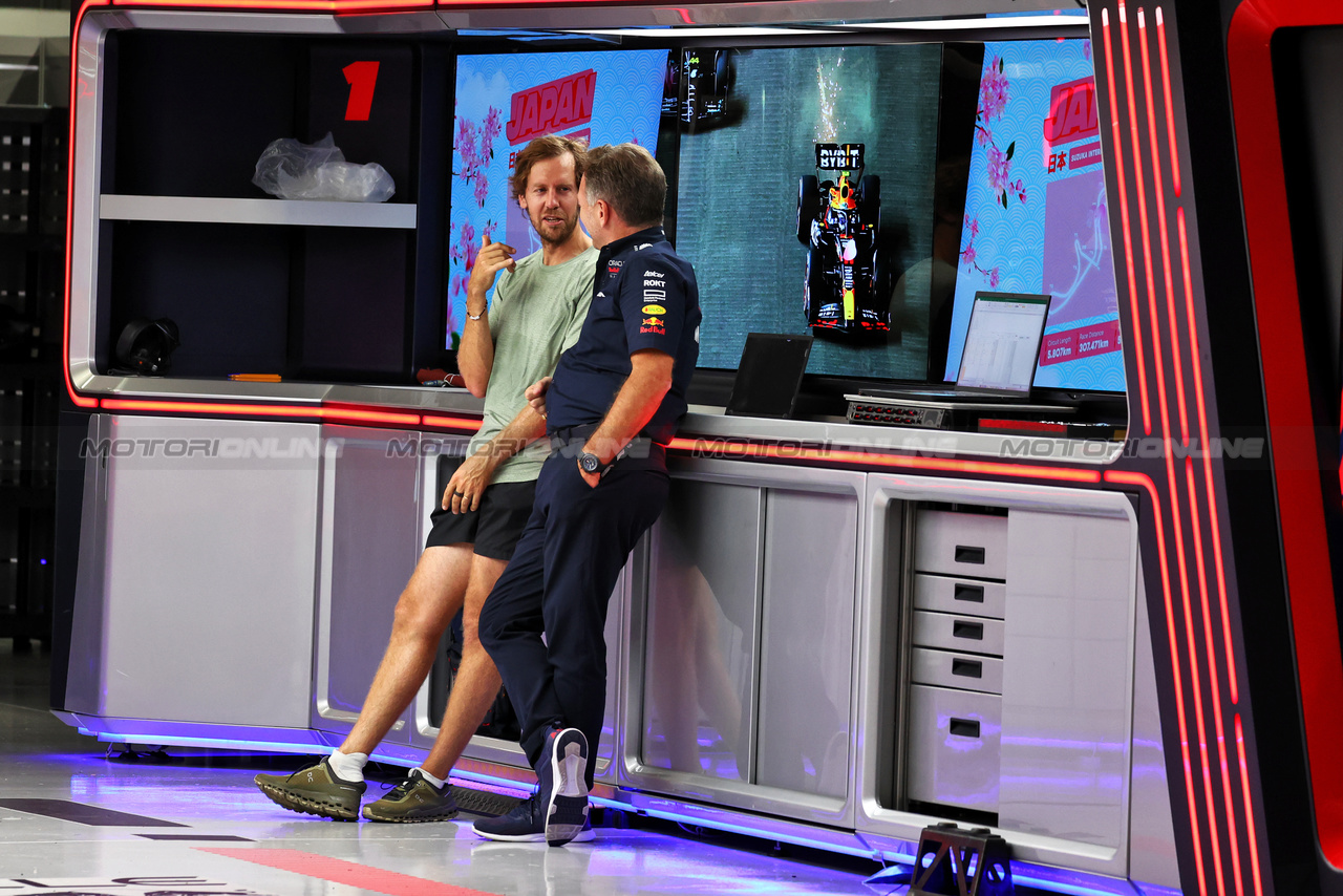GP GIAPPONE, (L to R): Sebastian Vettel (GER) with Christian Horner (GBR) Red Bull Racing Team Principal.

23.09.2023. Formula 1 World Championship, Rd 17, Japanese Grand Prix, Suzuka, Japan, Qualifiche Day.

- www.xpbimages.com, EMail: requests@xpbimages.com © Copyright: Moy / XPB Images