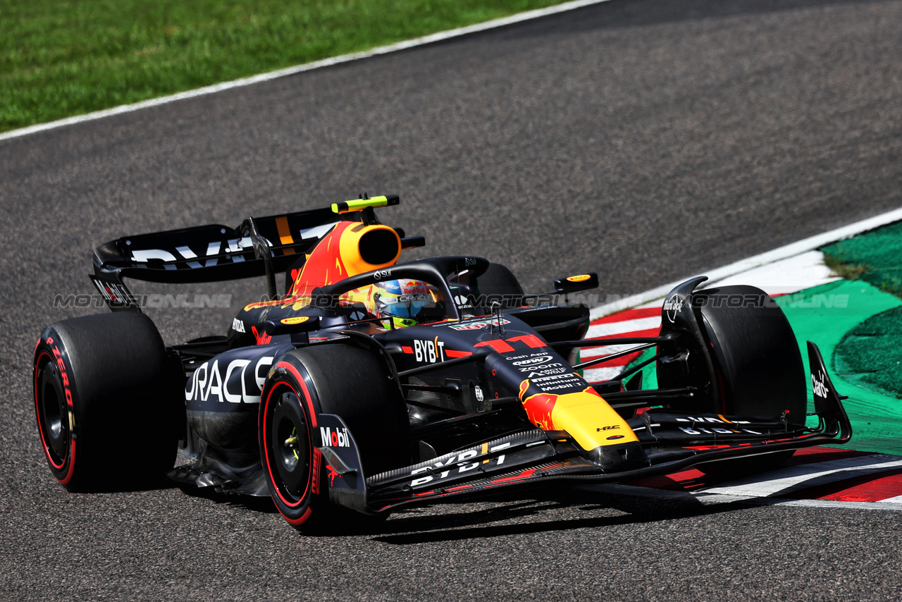 GP GIAPPONE, Sergio Perez (MEX) Red Bull Racing RB19.

23.09.2023. Formula 1 World Championship, Rd 17, Japanese Grand Prix, Suzuka, Japan, Qualifiche Day.

- www.xpbimages.com, EMail: requests@xpbimages.com © Copyright: Moy / XPB Images