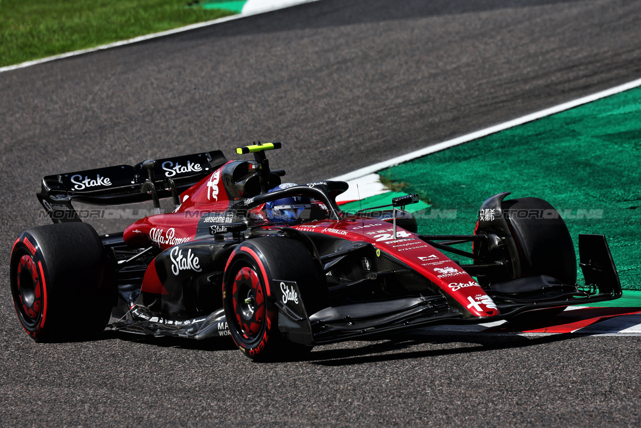 GP GIAPPONE, Zhou Guanyu (CHN) Alfa Romeo F1 Team C43.

23.09.2023. Formula 1 World Championship, Rd 17, Japanese Grand Prix, Suzuka, Japan, Qualifiche Day.

- www.xpbimages.com, EMail: requests@xpbimages.com © Copyright: Moy / XPB Images