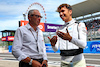 GP GIAPPONE, (L to R): Stefano Domenicali (ITA) Formula One President e CEO with Alexander Albon (THA) Williams Racing.
23.09.2023. Formula 1 World Championship, Rd 17, Japanese Grand Prix, Suzuka, Japan, Qualifiche Day.
- www.xpbimages.com, EMail: requests@xpbimages.com © Copyright: Batchelor / XPB Images