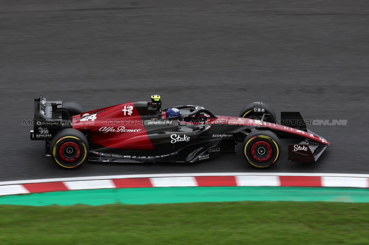 GP GIAPPONE, Zhou Guanyu (CHN) Alfa Romeo F1 Team C43.

22.09.2023. Formula 1 World Championship, Rd 17, Japanese Grand Prix, Suzuka, Japan, Practice Day.

- www.xpbimages.com, EMail: requests@xpbimages.com © Copyright: Moy / XPB Images