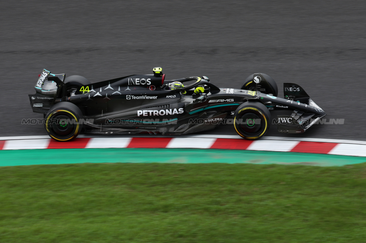 GP GIAPPONE, Lewis Hamilton (GBR) Mercedes AMG F1 W14.

22.09.2023. Formula 1 World Championship, Rd 17, Japanese Grand Prix, Suzuka, Japan, Practice Day.

- www.xpbimages.com, EMail: requests@xpbimages.com © Copyright: Moy / XPB Images