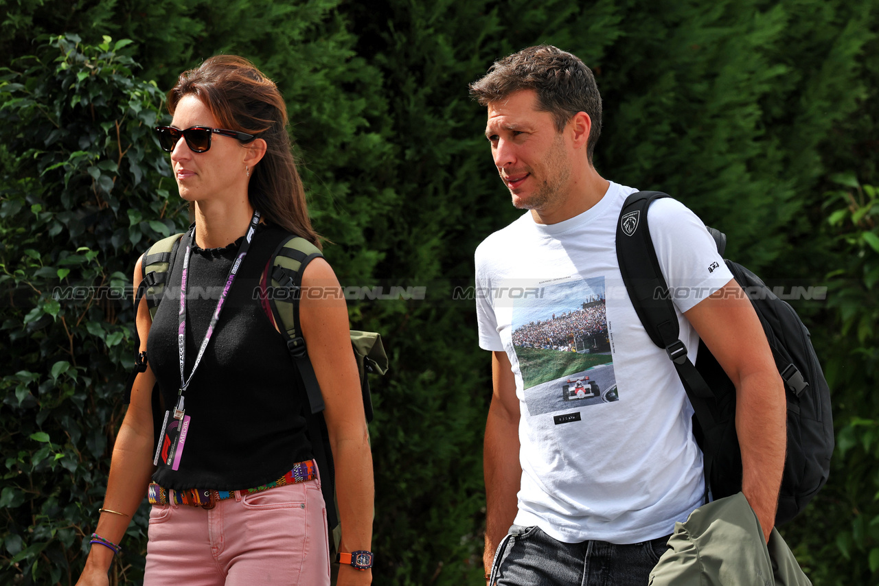 GP GIAPPONE, (L to R): Margot Laffite (FRA) with fellow Canal+ TV Presenter Loic Duval (FRA).

22.09.2023. Formula 1 World Championship, Rd 17, Japanese Grand Prix, Suzuka, Japan, Practice Day.

- www.xpbimages.com, EMail: requests@xpbimages.com © Copyright: Moy / XPB Images