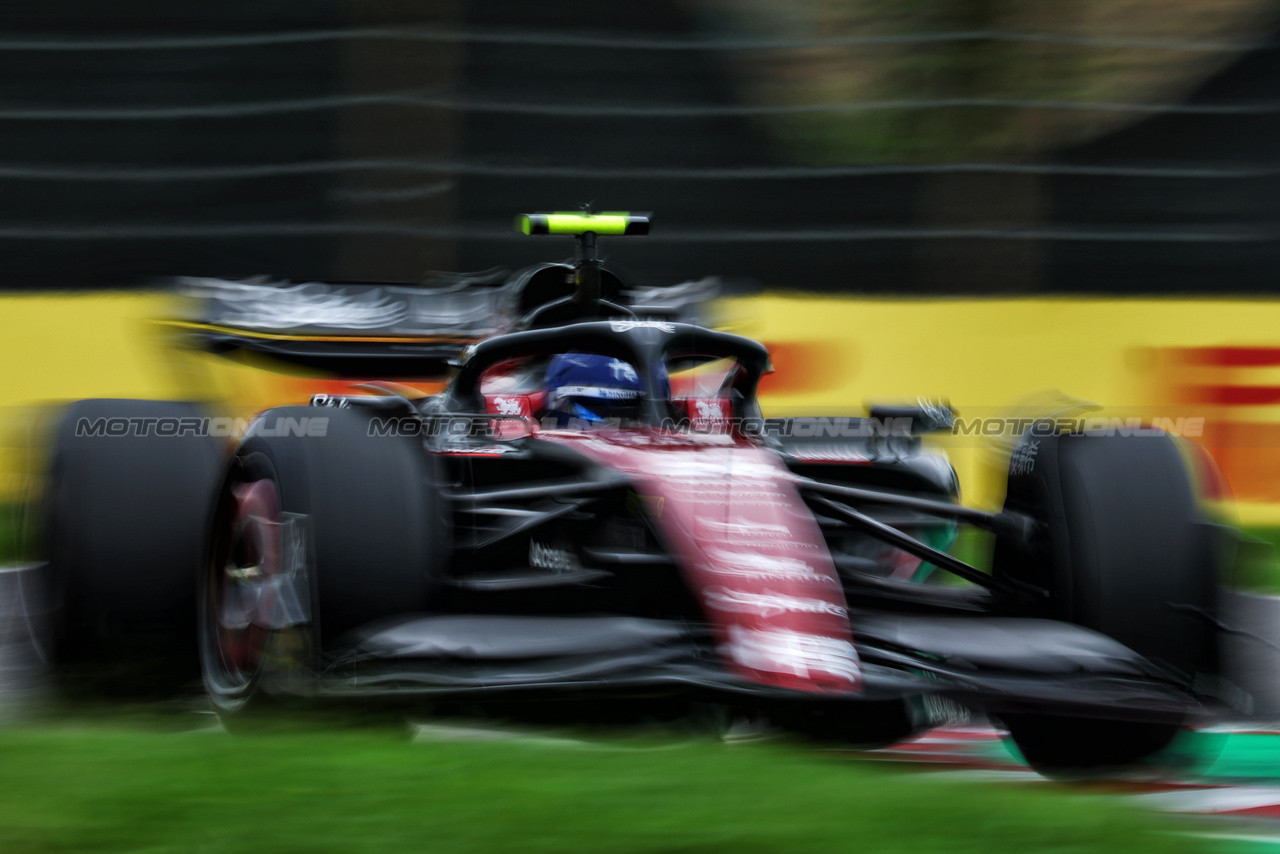 GP GIAPPONE, Zhou Guanyu (CHN) Alfa Romeo F1 Team C43.

22.09.2023. Formula 1 World Championship, Rd 17, Japanese Grand Prix, Suzuka, Japan, Practice Day.

 - www.xpbimages.com, EMail: requests@xpbimages.com © Copyright: Coates / XPB Images