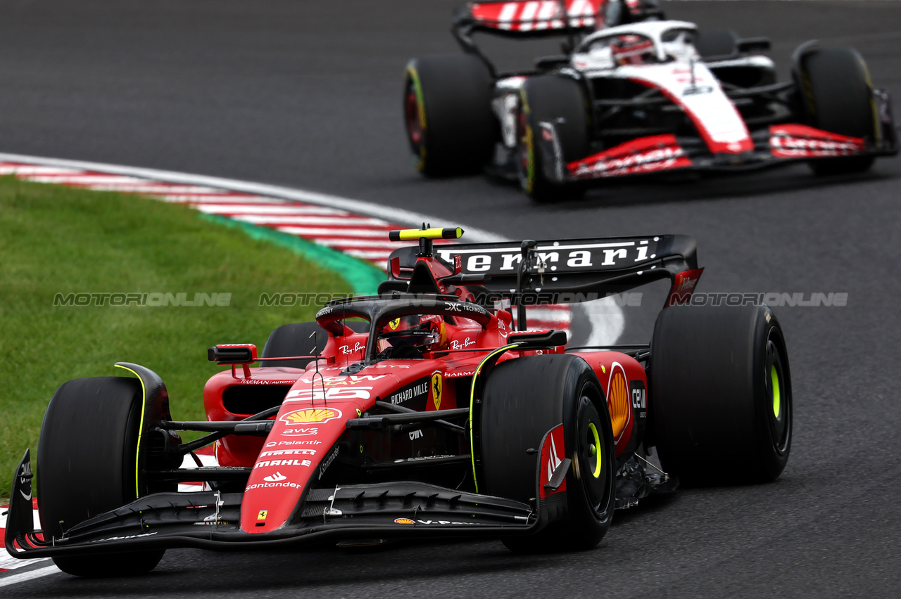 GP GIAPPONE, Carlos Sainz Jr (ESP), Ferrari 
22.09.2023. Formula 1 World Championship, Rd 17, Japanese Grand Prix, Suzuka, Japan, Practice Day.
- www.xpbimages.com, EMail: requests@xpbimages.com © Copyright: Charniaux / XPB Images
