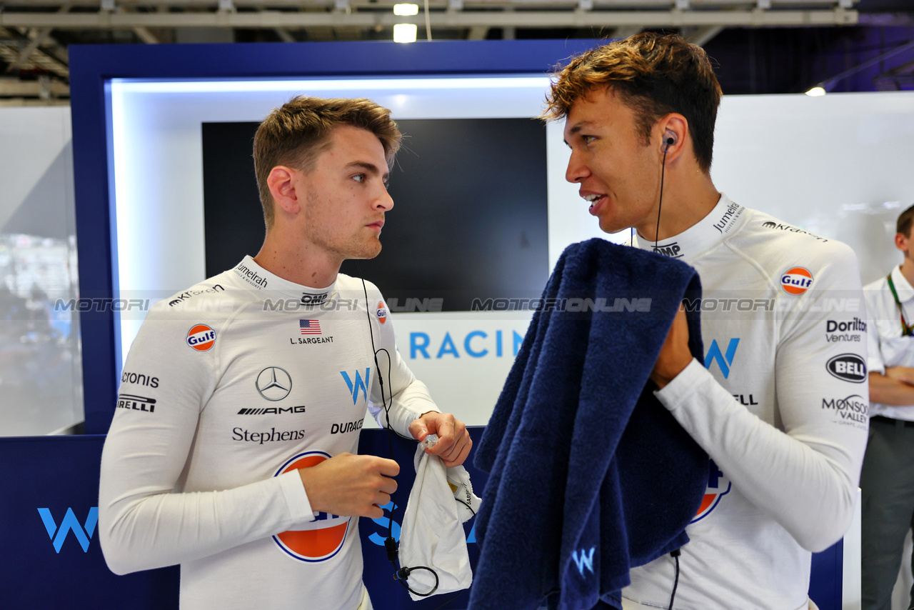 GP GIAPPONE, (L to R): Logan Sargeant (USA) Williams Racing with Alexander Albon (THA) Williams Racing.

22.09.2023. Formula 1 World Championship, Rd 17, Japanese Grand Prix, Suzuka, Japan, Practice Day.

- www.xpbimages.com, EMail: requests@xpbimages.com © Copyright: Batchelor / XPB Images