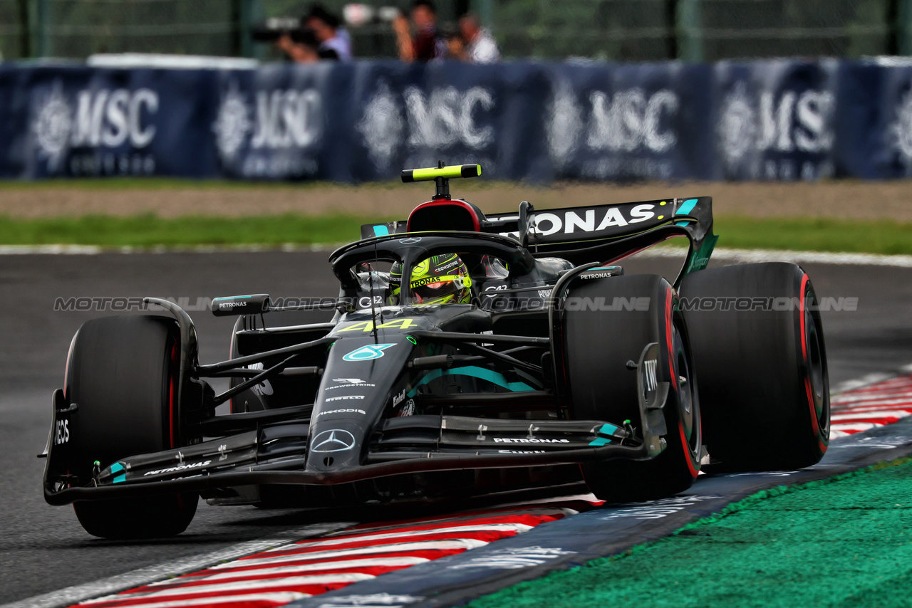 GP GIAPPONE, Lewis Hamilton (GBR) Mercedes AMG F1 W14.

22.09.2023. Formula 1 World Championship, Rd 17, Japanese Grand Prix, Suzuka, Japan, Practice Day.

 - www.xpbimages.com, EMail: requests@xpbimages.com © Copyright: Coates / XPB Images