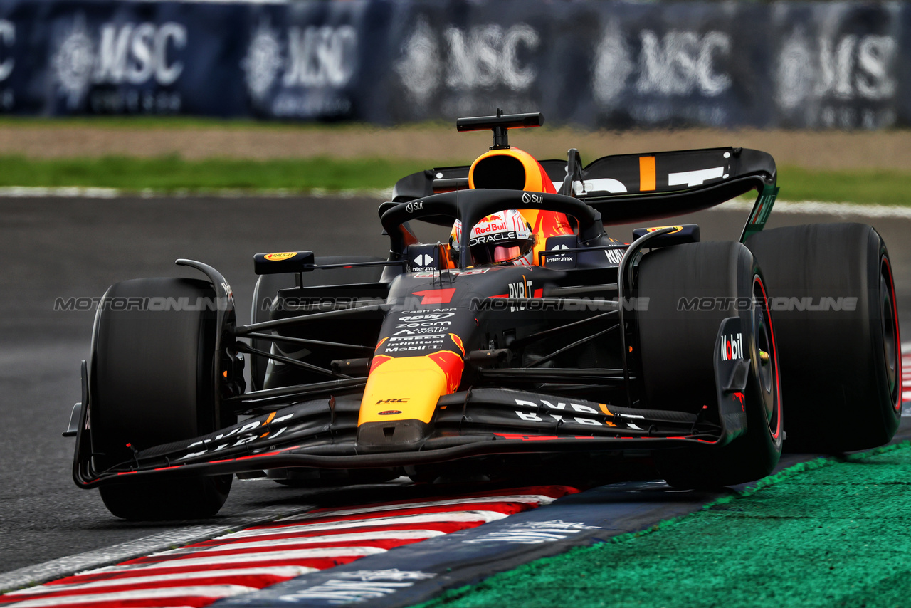GP GIAPPONE, Max Verstappen (NLD) Red Bull Racing RB19.

22.09.2023. Formula 1 World Championship, Rd 17, Japanese Grand Prix, Suzuka, Japan, Practice Day.

 - www.xpbimages.com, EMail: requests@xpbimages.com © Copyright: Coates / XPB Images