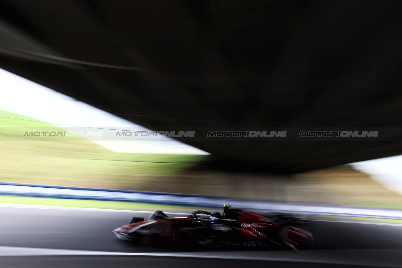 GP GIAPPONE, Zhou Guanyu (CHN) Alfa Romeo F1 Team C43.

22.09.2023. Formula 1 World Championship, Rd 17, Japanese Grand Prix, Suzuka, Japan, Practice Day.

 - www.xpbimages.com, EMail: requests@xpbimages.com © Copyright: Coates / XPB Images