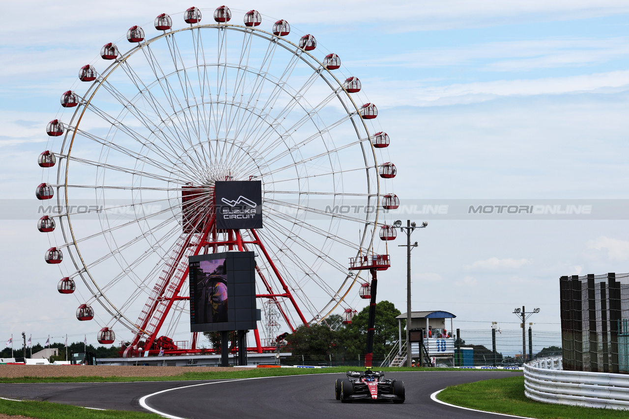 GP GIAPPONE, Zhou Guanyu (CHN) Alfa Romeo F1 Team C43.

22.09.2023. Formula 1 World Championship, Rd 17, Japanese Grand Prix, Suzuka, Japan, Practice Day.

- www.xpbimages.com, EMail: requests@xpbimages.com © Copyright: Moy / XPB Images