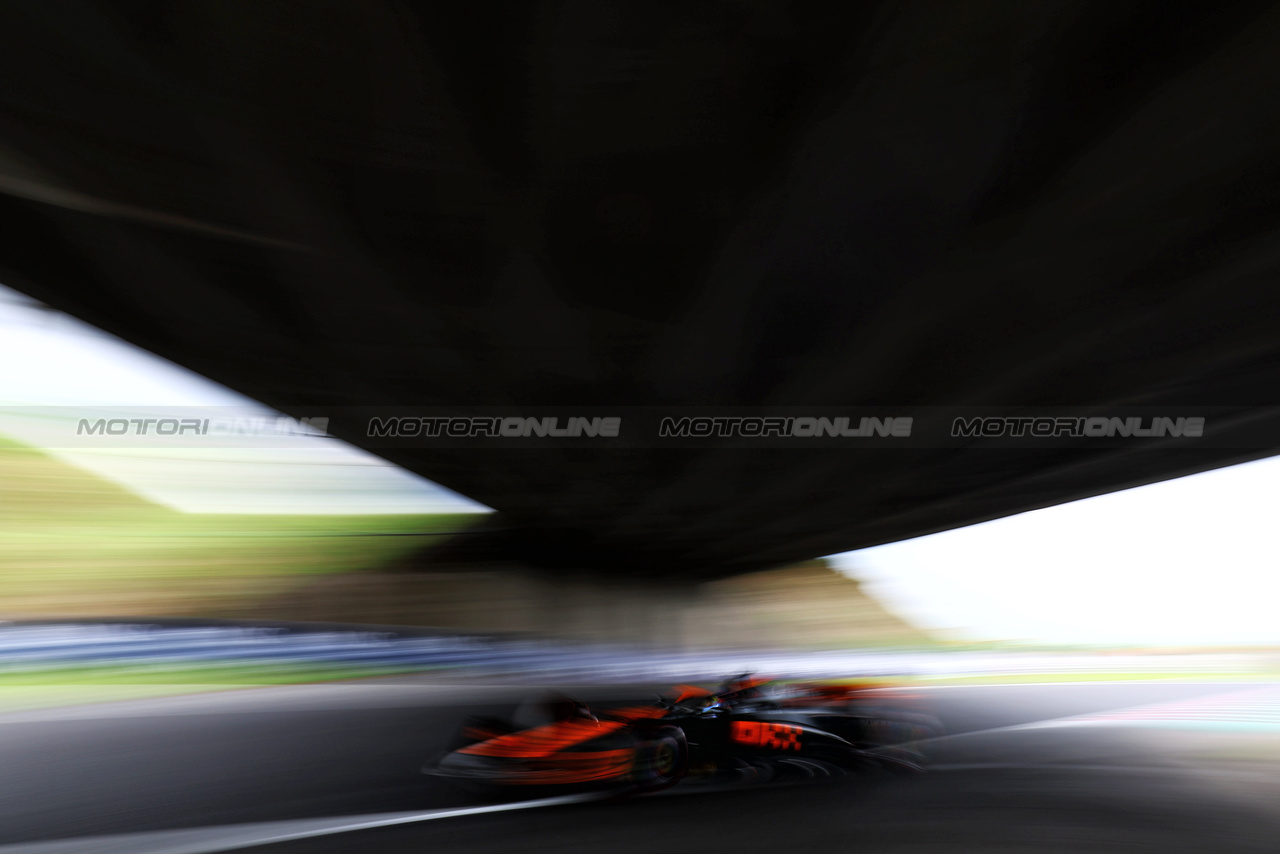 GP GIAPPONE, Oscar Piastri (AUS) McLaren MCL60.

22.09.2023. Formula 1 World Championship, Rd 17, Japanese Grand Prix, Suzuka, Japan, Practice Day.

 - www.xpbimages.com, EMail: requests@xpbimages.com © Copyright: Coates / XPB Images