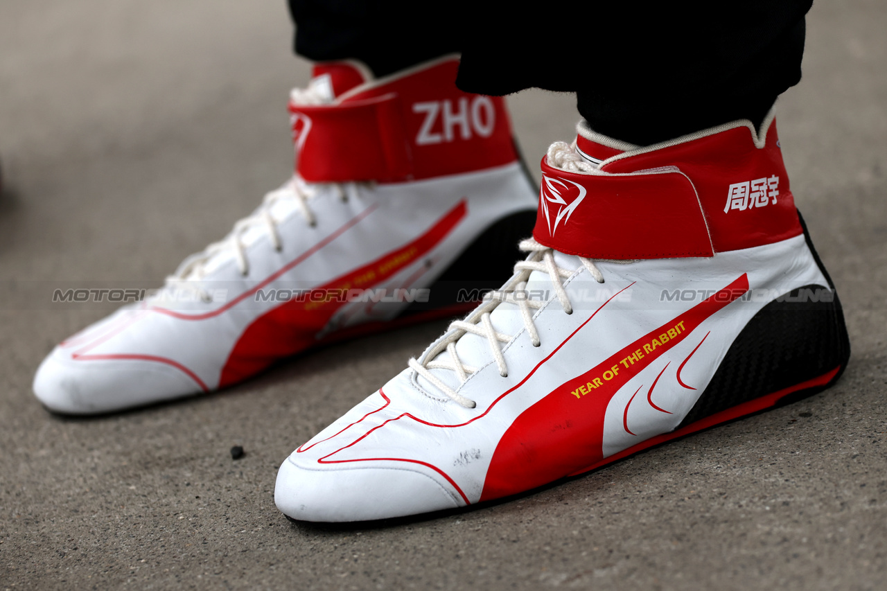 GP GIAPPONE, Zhou Guanyu (CHN) Alfa Romeo F1 Team - Puma racing boots.

22.09.2023. Formula 1 World Championship, Rd 17, Japanese Grand Prix, Suzuka, Japan, Practice Day.

- www.xpbimages.com, EMail: requests@xpbimages.com © Copyright: Moy / XPB Images