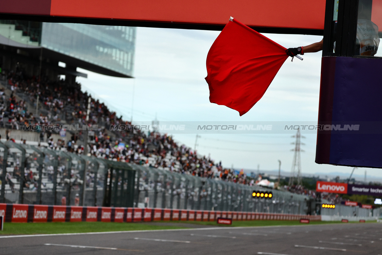 GP GIAPPONE, Circuit Atmosfera - red flag waved.

22.09.2023. Formula 1 World Championship, Rd 17, Japanese Grand Prix, Suzuka, Japan, Practice Day.

- www.xpbimages.com, EMail: requests@xpbimages.com © Copyright: Batchelor / XPB Images