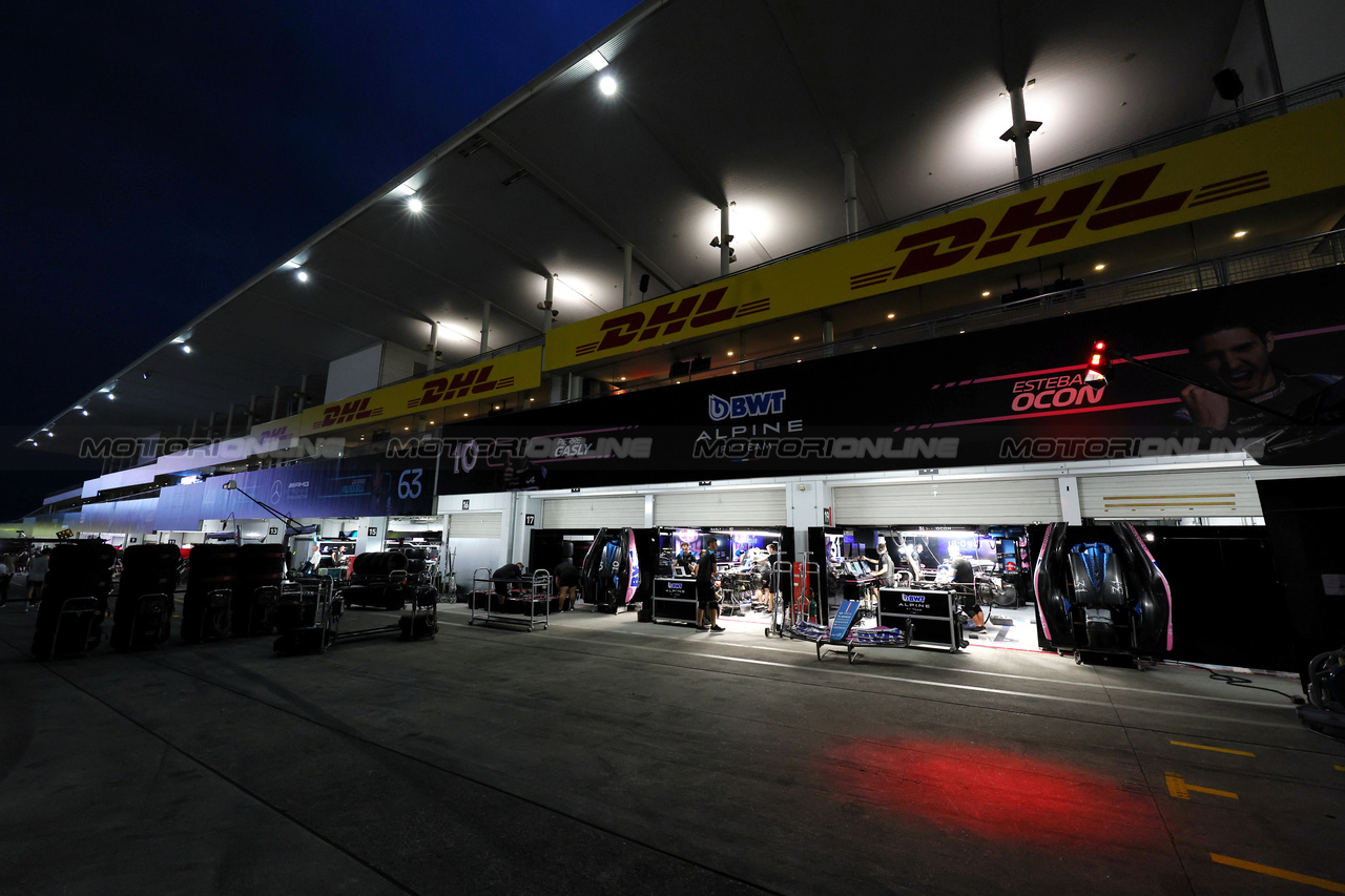 GP GIAPPONE, Alpine F1 Team pit garages at night.

22.09.2023. Formula 1 World Championship, Rd 17, Japanese Grand Prix, Suzuka, Japan, Practice Day.

- www.xpbimages.com, EMail: requests@xpbimages.com © Copyright: Moy / XPB Images