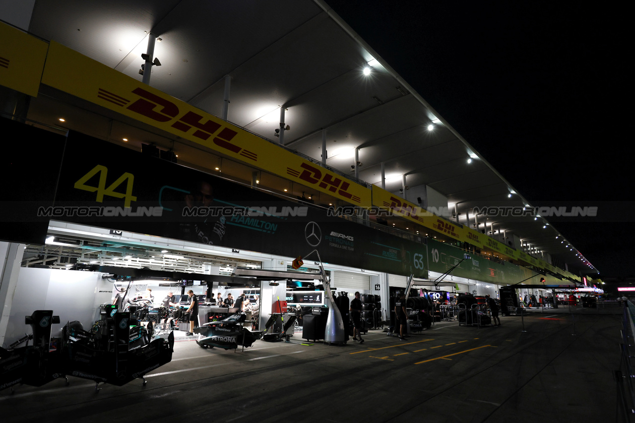 GP GIAPPONE, Mercedes AMG F1 pit garages at night.

22.09.2023. Formula 1 World Championship, Rd 17, Japanese Grand Prix, Suzuka, Japan, Practice Day.

- www.xpbimages.com, EMail: requests@xpbimages.com © Copyright: Moy / XPB Images