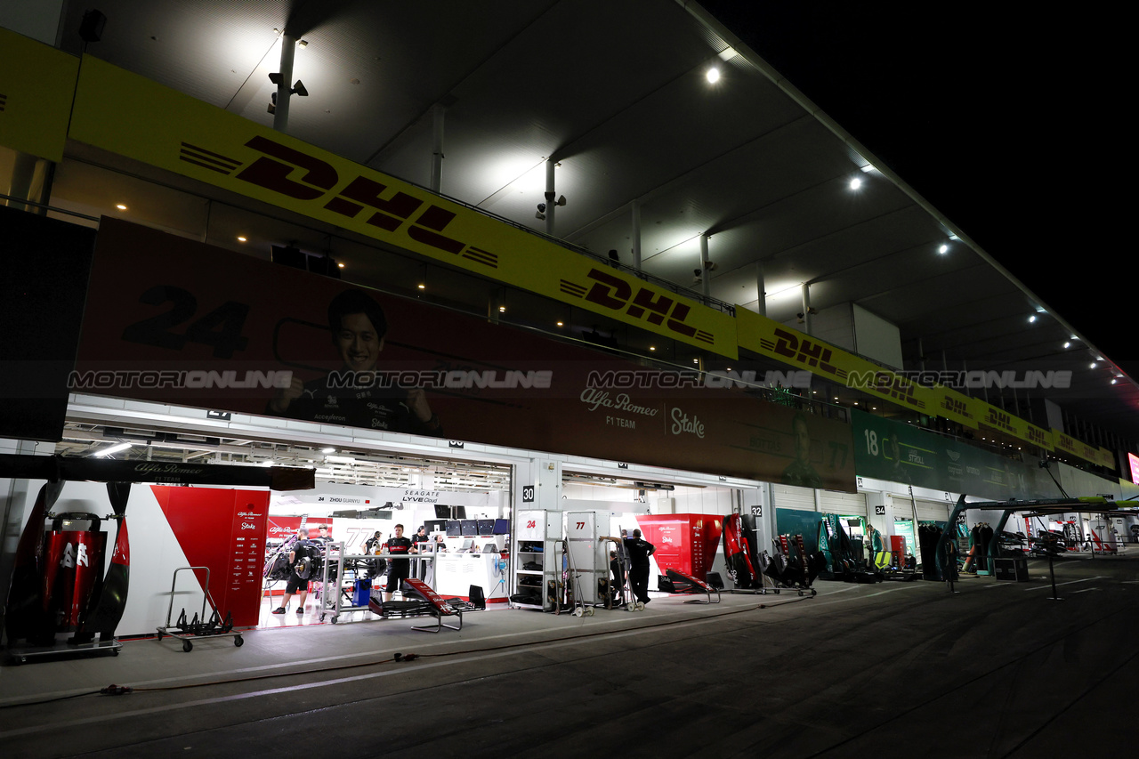 GP GIAPPONE, Alfa Romeo F1 Team pit garages at night.

22.09.2023. Formula 1 World Championship, Rd 17, Japanese Grand Prix, Suzuka, Japan, Practice Day.

- www.xpbimages.com, EMail: requests@xpbimages.com © Copyright: Moy / XPB Images