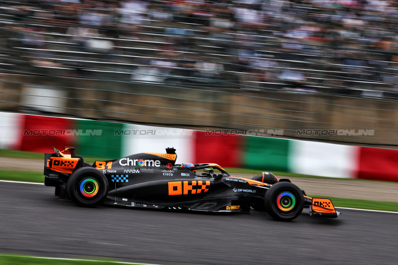 GP GIAPPONE, Oscar Piastri (AUS) McLaren MCL60.

22.09.2023. Formula 1 World Championship, Rd 17, Japanese Grand Prix, Suzuka, Japan, Practice Day.

- www.xpbimages.com, EMail: requests@xpbimages.com © Copyright: Moy / XPB Images