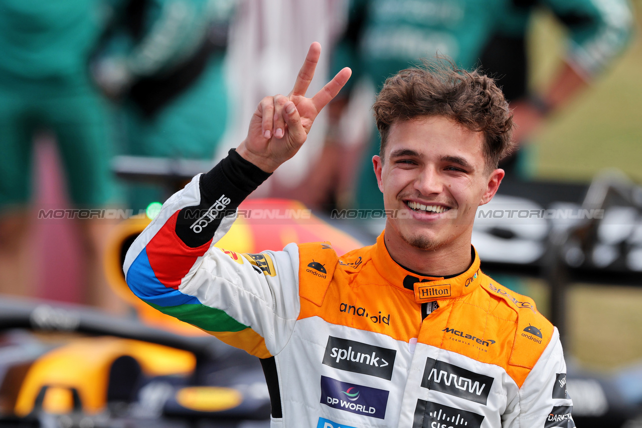 GP GRAN BRETAGNA, Lando Norris (GBR) McLaren celebrates his second position in parc ferme.

09.07.2023. Formula 1 World Championship, Rd 11, British Grand Prix, Silverstone, England, Gara Day.

 - www.xpbimages.com, EMail: requests@xpbimages.com © Copyright: Rew / XPB Images